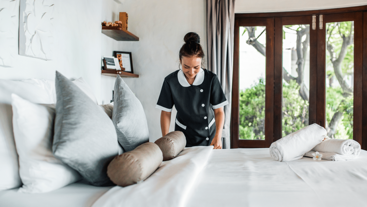 Seasonal hiring update: hourly role insights