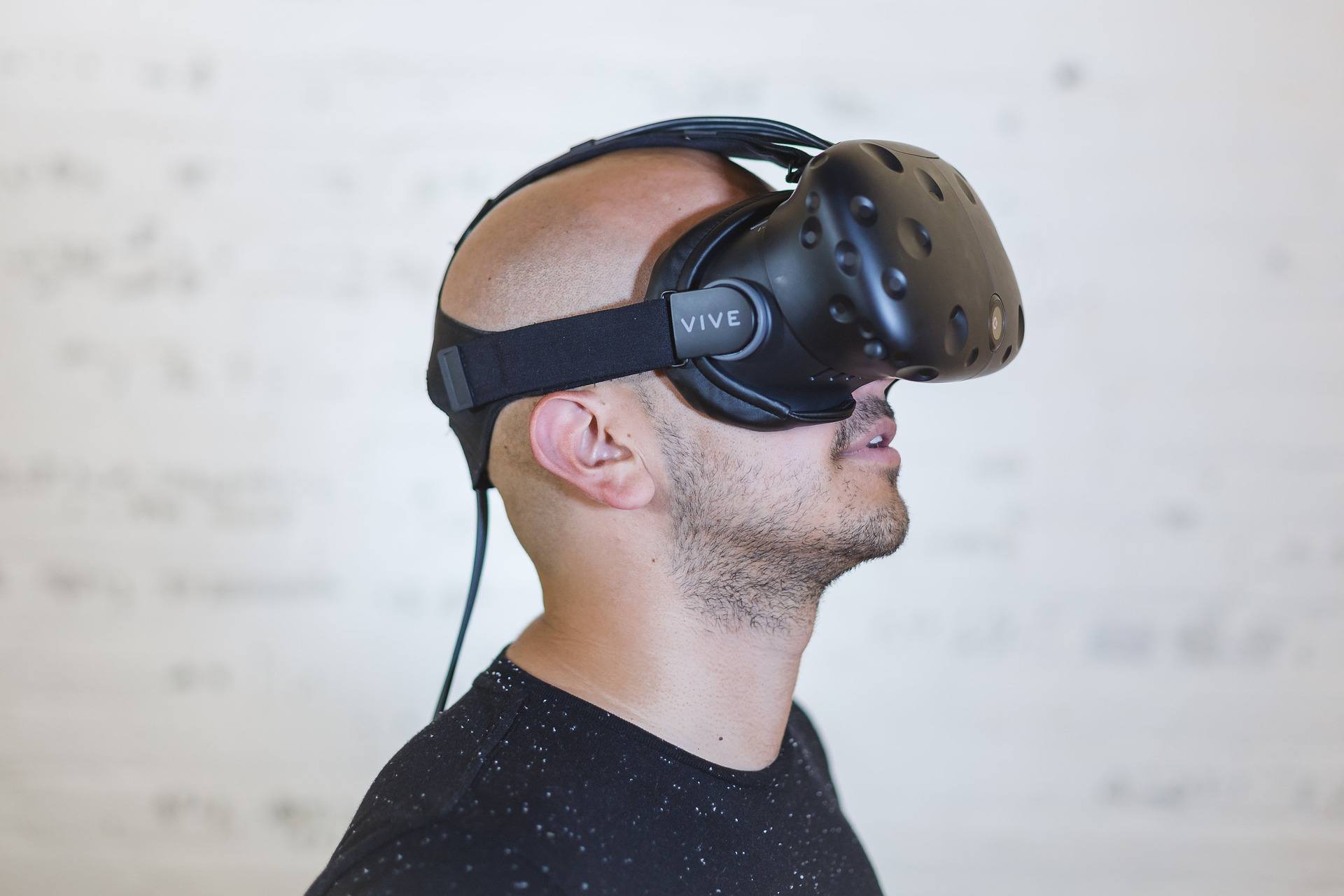 Innovative Hiring Strategies: How To Use VR, AR, and 360 Video